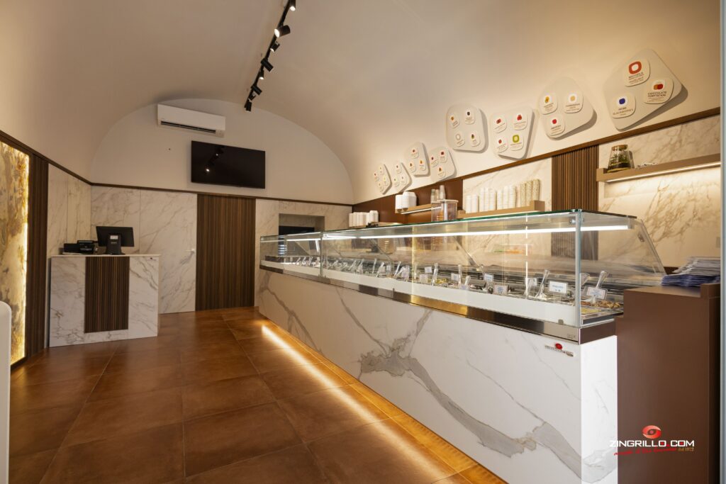 Gelateria Maggiore – Vieste: arredamento realizzato da Zingrillo.com, foto 1 di 9